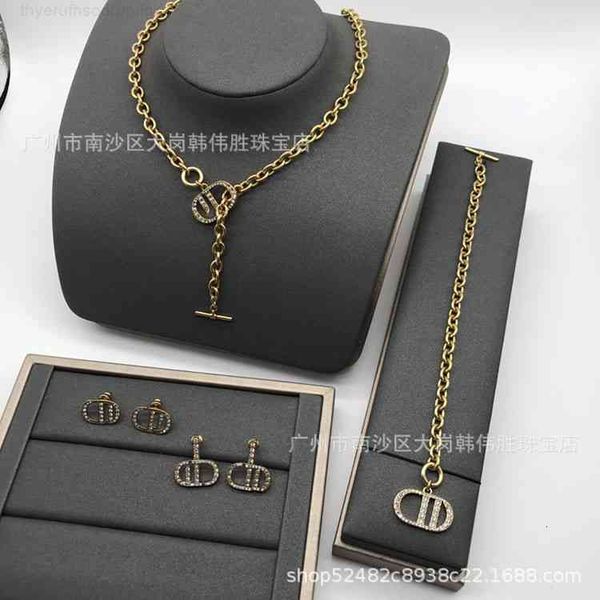 

luxury designer fashion necklace d family's cd letter bracelet earrings, Red;brown