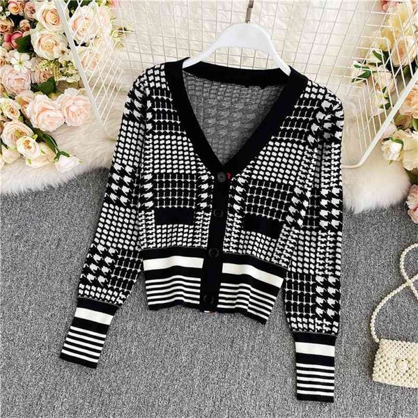 

lazy style v-neck knitted cardigan women's autumn and winter korean retro plaid short contrast sweater coat gx1298 210507, White;black