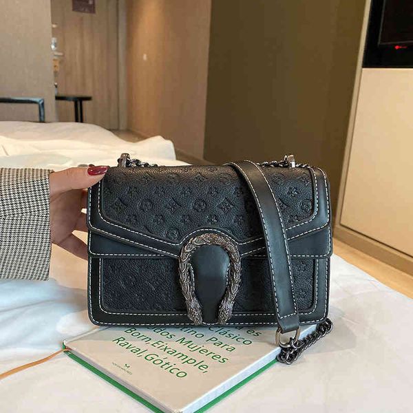 

2022 latest handbag factory store on head women's autumn chain single shoulder messenger small square indentation wedding, Black;red