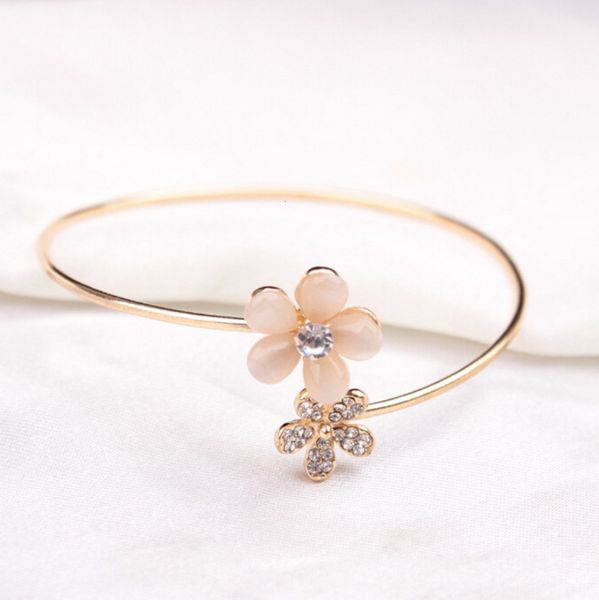 

hand catenary t038 fresh little daisy open bracelet cat's eye stone diamond hand jewelry korean women's fashion accessories, Golden;silver