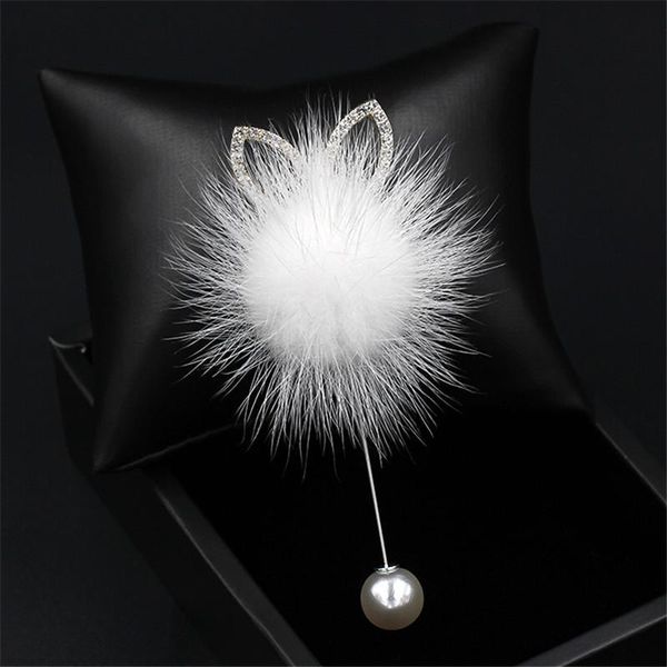 Pinos, broches de pele de luxo Pompom Mulheres Lapela Pin Jóias de Casamento Acessórios Decoração Arco Cristal Suit Broche Namorada Presente Para Venda