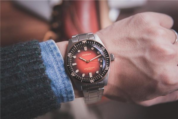 

wristwatches uni-dive diving watch men vintage stainless steel automatic bronze 62mas cusn8 bezel red dial, Slivery;brown