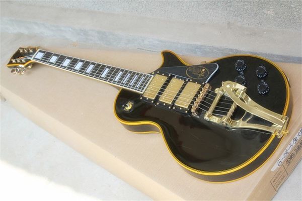 Loja personalizada guitarra elétrica preta 3 captadores com grande tremolo mogno corpo pescoço qualidade superior goldedn ligação hardware