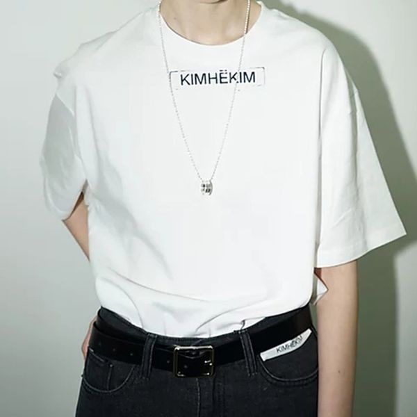 

brand kimhekim letter chest classic black and white simple casual short sleeve fashion brand loose couple t-shirt for men, White;black