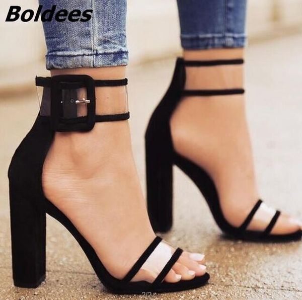 Модный дизайнер с одной линией стиль стиль черные замшевые сандалии женщины коренастые каблуки сексуальные каблуки с открытыми пальцами с открытым пальцем для куста ПВХ.