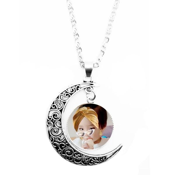 

pendant necklaces character po badge logo team custom month necklace dad mother grandparents kids glass convex, Silver