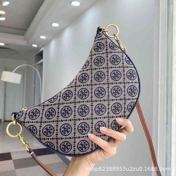 

tb new crescent moon armpit jacquard double t single shoulder messenger bag