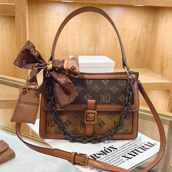 

2022 factory wholesale this year's popular female autumn and winter high sense ins minority single shoulder messenger bag chain small s