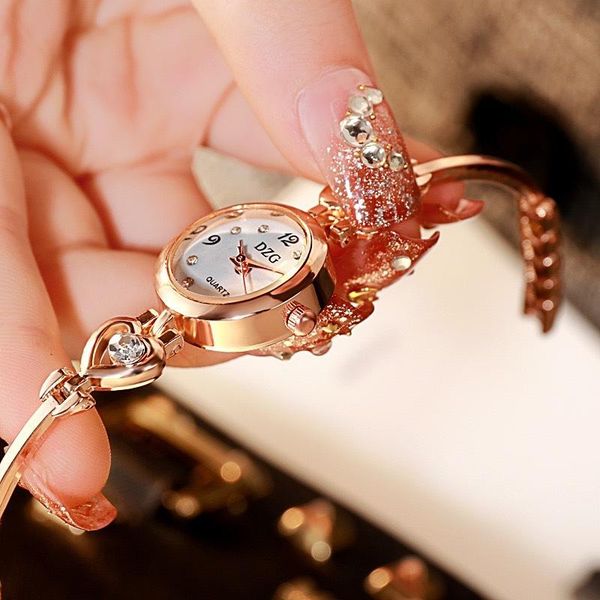 

wristwatches fashion heart-shaped watch inlaid with crystal zircon for female students korean casual simple wild trend bracelet, Slivery;brown