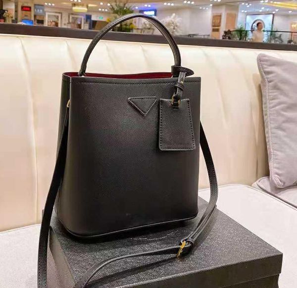 

brand shoulder bags 2021european and american style designers luxurys handbags ladies women messenger leather fashion bucket handbag cross b
