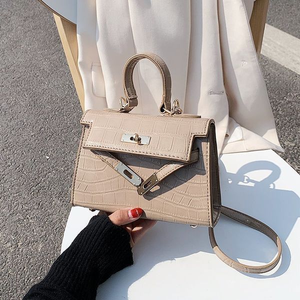

summer . 2021 new fashion red messenger bag yw net
