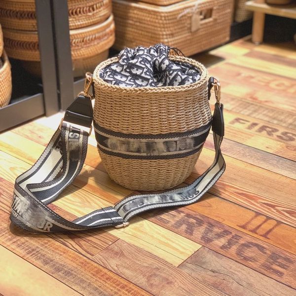 

new old flower and grass hand woven holiday style one shoulder messenger women's big vegetable basket beach bag