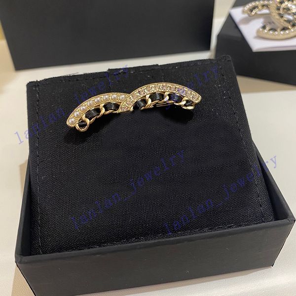 

leather knitting brooches pearl diamond classic shaped women's designer brooch luxury jewelry wholesale l-c25, Gray