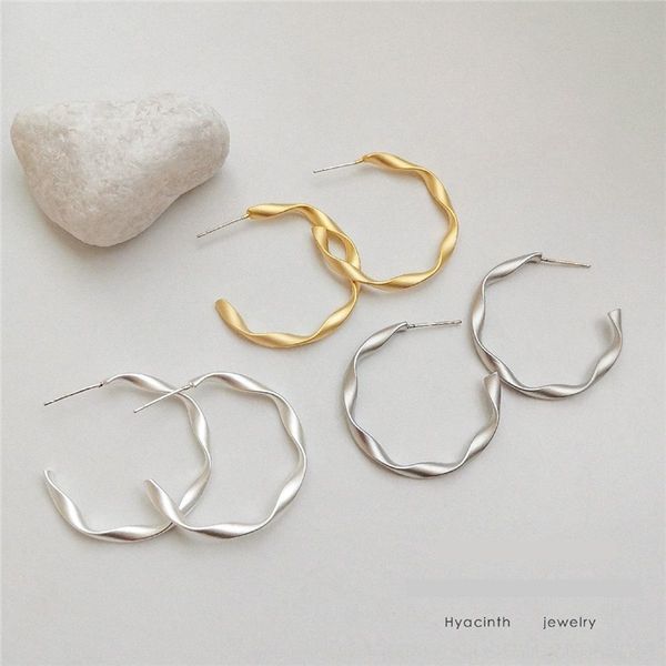 

htu korea east gate c-shaped and circle wind earrings jewelry net stud red same earrings s925 silver needle, Golden;silver