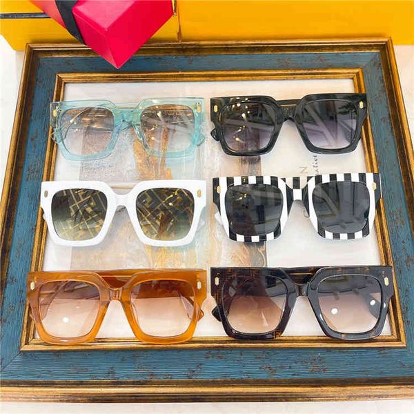 

2022 factory wholesale family style personality fashion big box plate sunglasses star fashion, White;black