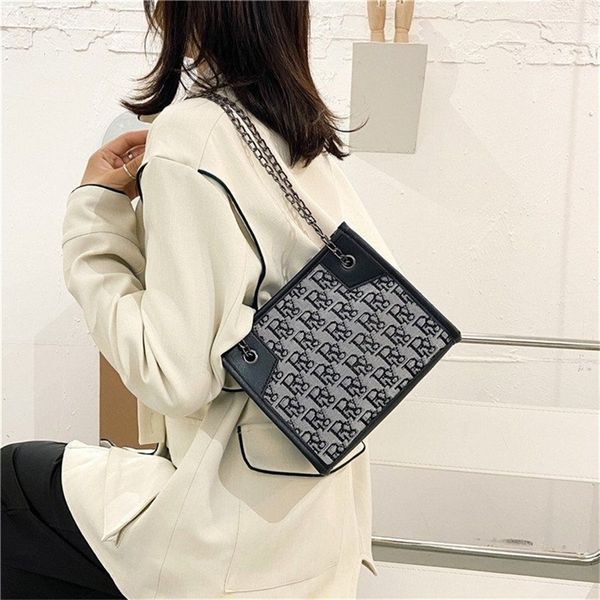 

designer sale autumn and winter new women's one shoulder chain simple fashion large capacity messenger bag wholesale store 12
