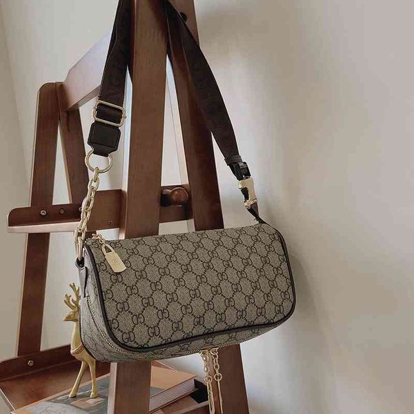 

2022 latest handbag factory store women's one shoulder lingge chain classic