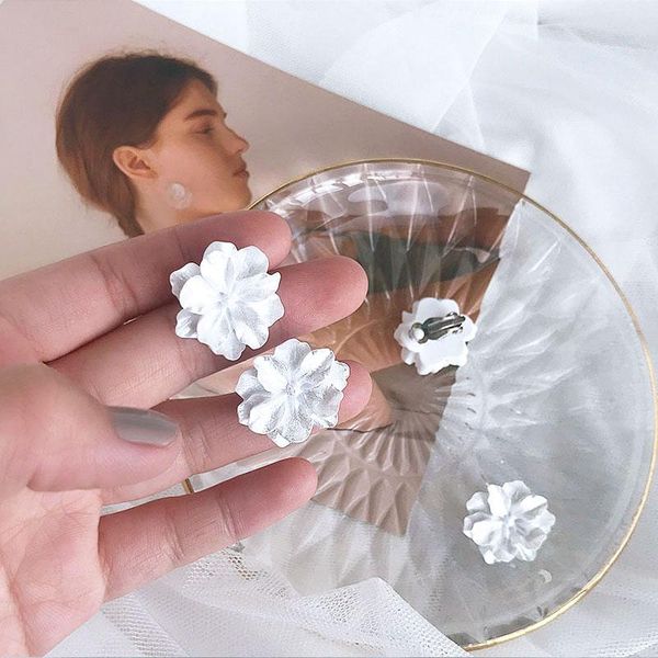 

bolivia hundred flowers french elegant, pure and simple japanese white flower earrings without pierced ear clips stud, Golden;silver