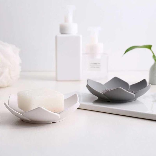 

soap dishes 1 pcs creative flower petals silica gel box asphalt holder toilet bathroom no-punch rack