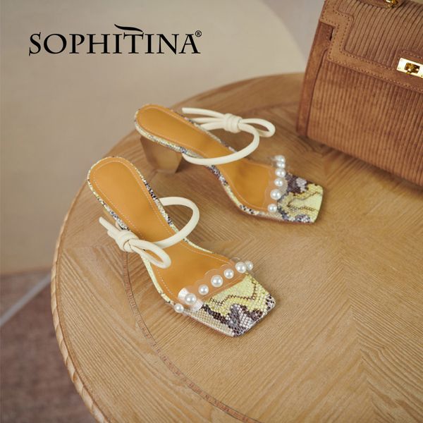 Sophitina couro verão mulheres sapatos estranho calcanhar lindo estilo doce pérola flor vestir amarelo quadrado dedo sandálias de pé fo244 210513