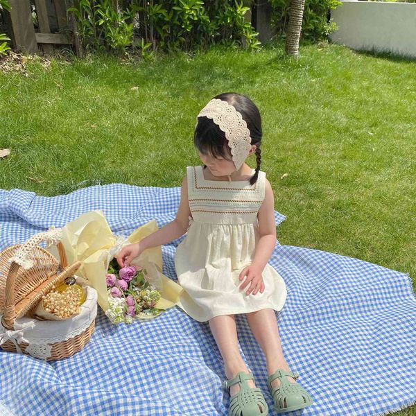 

girls cotton fashion embroidery sleeveless dresses cute square collar loose lace-up dress 210508, Red;yellow