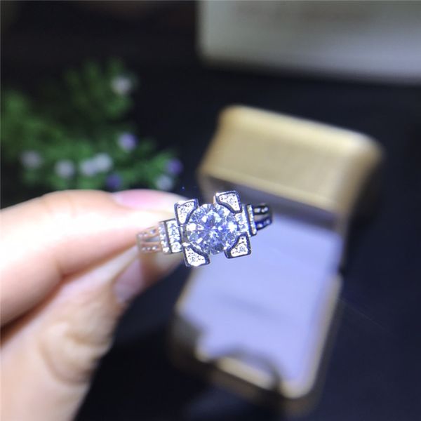 

diamond cut clear vvs1 moissanite test passed gemstone ring female party jewelry, Golden;silver