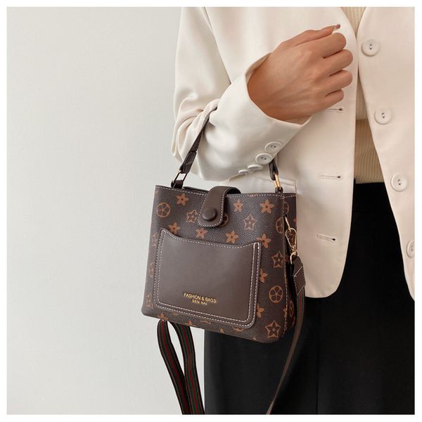 

luxury handbags women's 2021 new messenger single shoulder summer versatile net red french texture popular handbag bucket bag