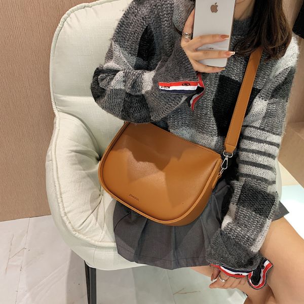 

hangbags bag female 2021 texture foreign style ins wide shoulder strap fashion solid color single messenger autumn armpit