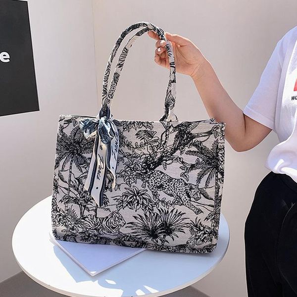 

evening bags designer tote bag 2021 embroidery canvas shopping women's shoulder fashion pearl chain handbag