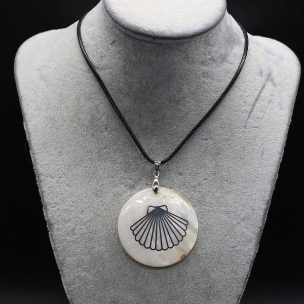 

natural white shell pendant necklace round shape exquisite pattern for women jewelry gift length 55+5cm necklaces, Silver