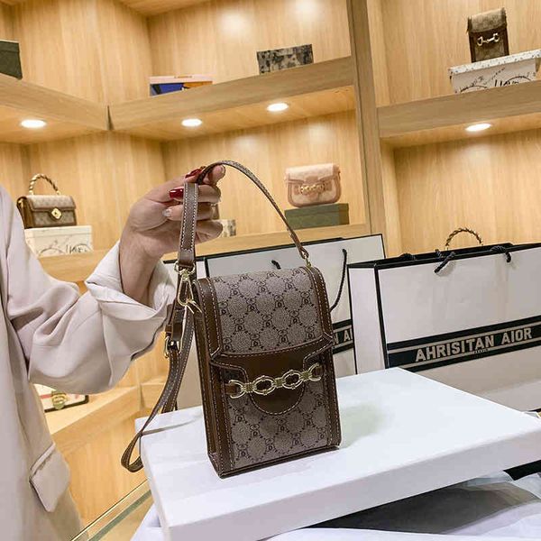

2022 factory wholesale handbag direct mini mobile phone zero wallet summer horse clasp one shoulder vertical small square