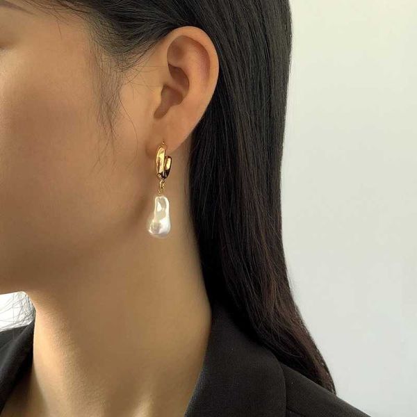 

hoop & huggie 2021 korea fashion baroque pearl earrings retro personality for women metal puncture elegant jewelry gift wholesale, Golden;silver