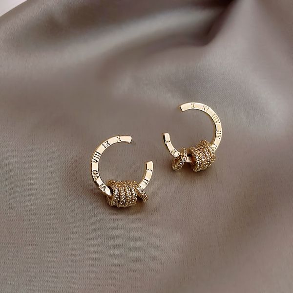 

2021 new classic roman digital round charm stud earrings with simple needle south korean women's jewelry temperament party earring, Golden