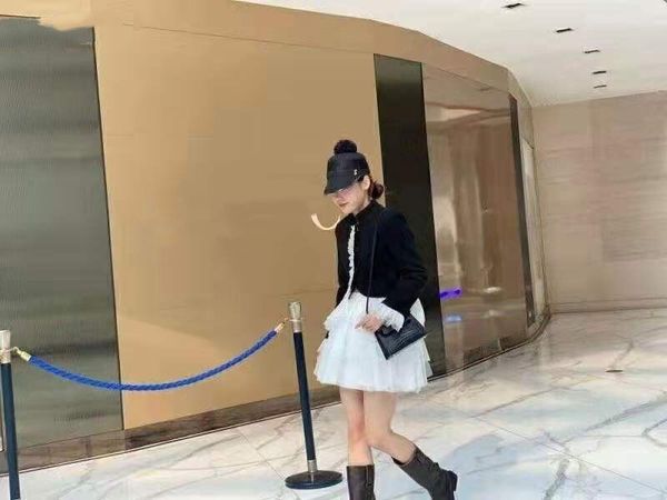 

new duck tongue straw hat in spring and summer black friday t8x0, Black;white