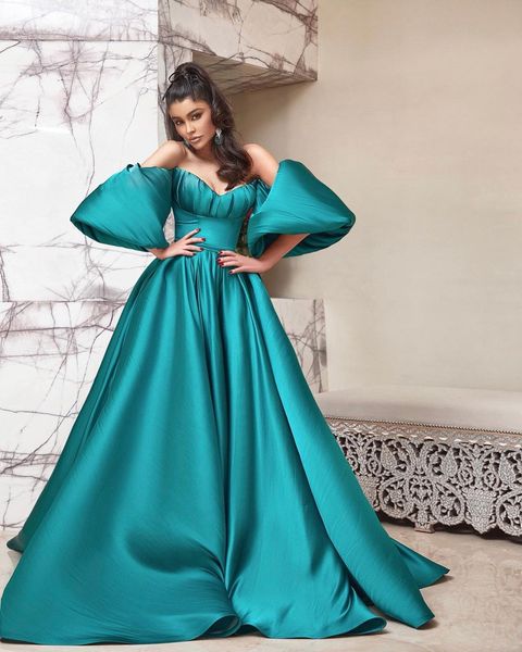 Elegante grüne Satin-Abschlussballkleider mit Flügelärmeln, herzförmiger Kristallverzierung, lange Ballkleid-Abendkleider, arabische Sukienki