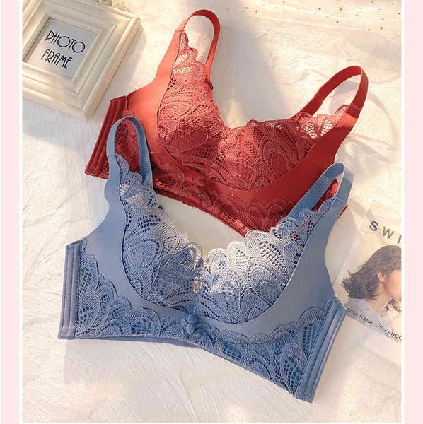

traceless underwear french romantic lace women's non steel ring small chest gathering and closing breast back bra, Red;black