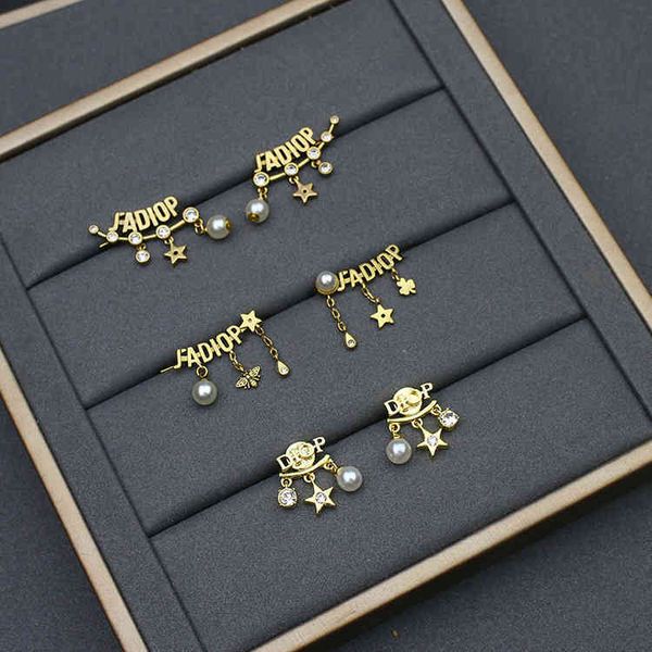 

factory specials aa new bee asymmetric earrings, Golden