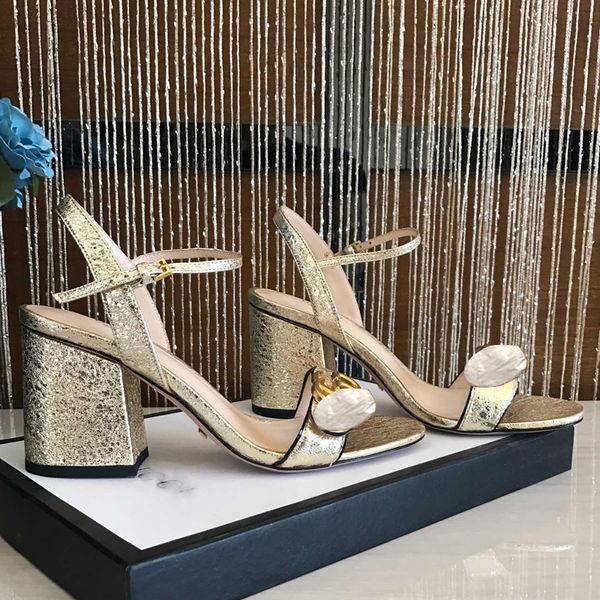 Дизайнерские сандалии кожаные середины каблуки обувь женская обувь летняя часть офиса свадьба кнопка открытый носок украшения сексуальный ночной клуб танцевальная взлетно-посадочная полоса