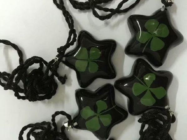 

100 pcs fashion real four leaf clover star design black back color pendant, Silver