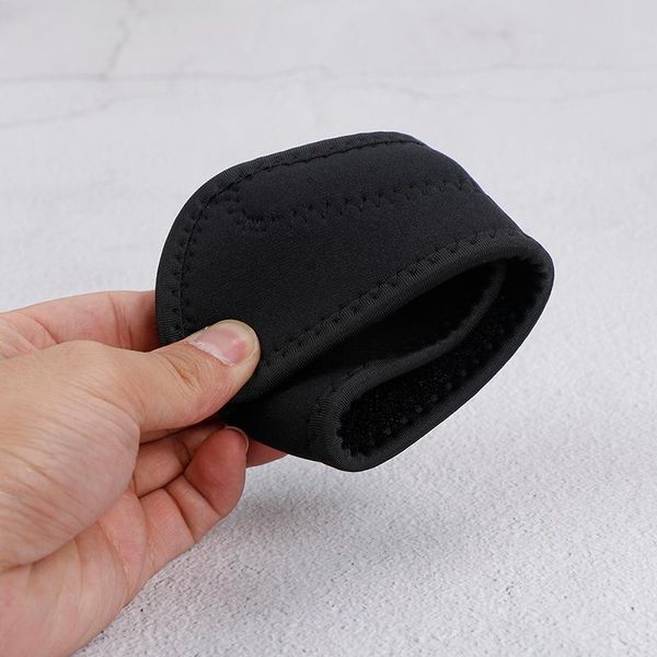 

1pc adjustable sports knee pads silicone patella support protector gym climbing hiking running pad outdoor elbow &, Black;gray
