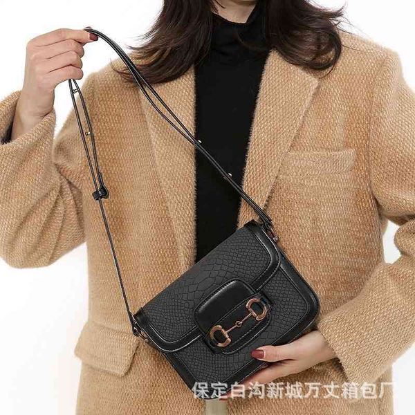 

factory store 65% off clearance sale pig lock one shoulder messenger small square bag female, Black;red