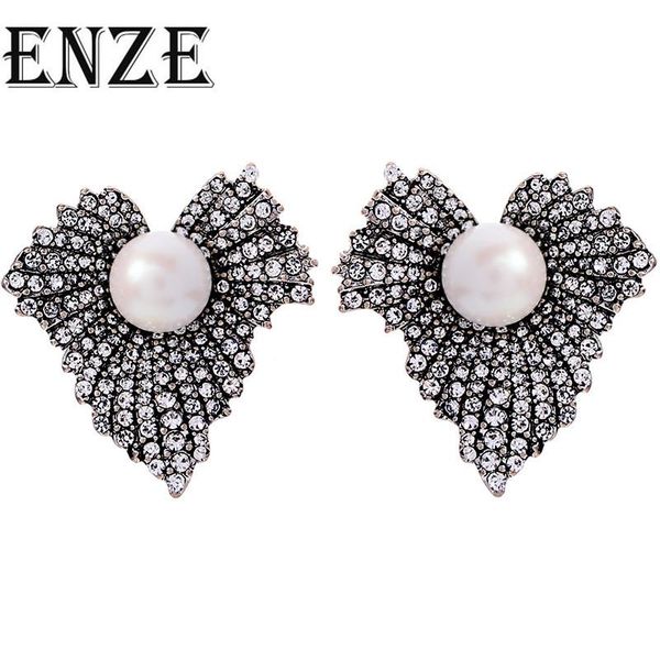 

stud enze woman ear nails zinc alloy high-grade ladies french retro pearl jewelry 2021 wholesale temperament fashion, Golden;silver