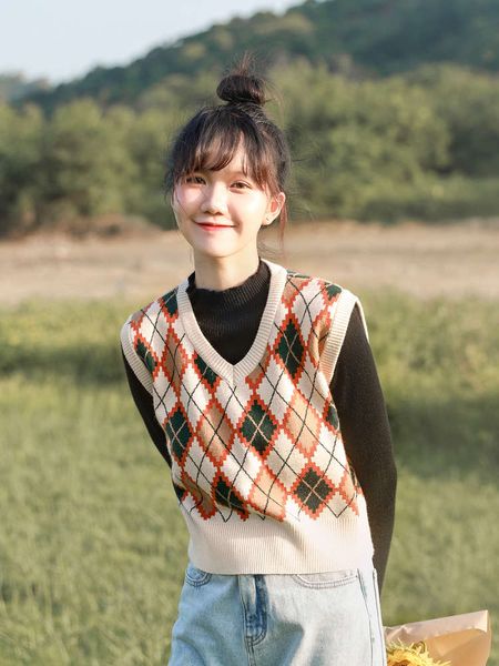 

v-neck vest women's spring knitted coat with plaid inside sleeveless outside, White