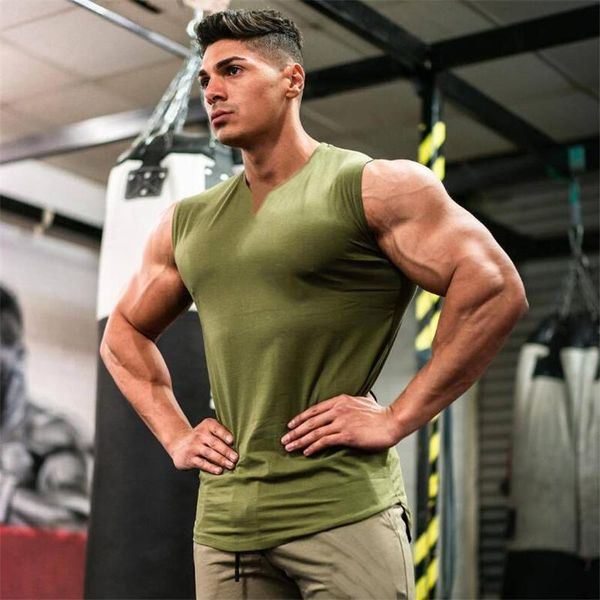 Tapetes de tanque masculinos Verão Bodybuilding Stringer Top Homens Ginásio Roupas de Aptidão Singlets Algodão V-Neck sem mangas Camisa Slim Fit