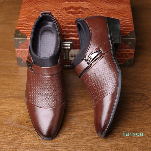 Designer Men Leather Dress Shoes Marca ponta-de-dedo moda com tamanho grande 38-46 Business Man Party Shoes