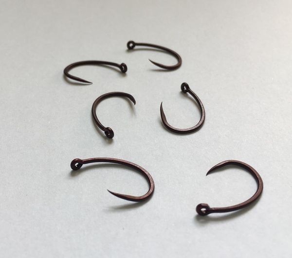 

fishing hooks 20pcs wise tackle barbless extra wide gape with curved shank & off set point- coated carp -carp
