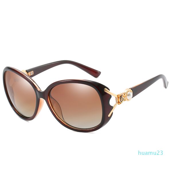 2021 Occhiali da sole da donna di fascia alta Brand Designer Designer Ladies Metal Pearl Frame Occhiali da sole Fox Design Design Spiaggia Occhiali da sole protettivi