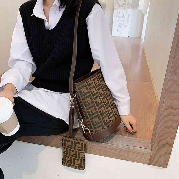 2022 latest handbag factory store print embroidery bucket simple style versatile mother and son bags