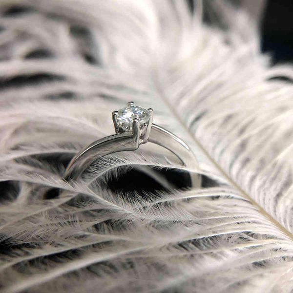 

aeaw 0.3ct 4mm round cut ef vvs1 moissanite 925 silver ring diamond test passed love token fashion girlfriend gift, Slivery;golden