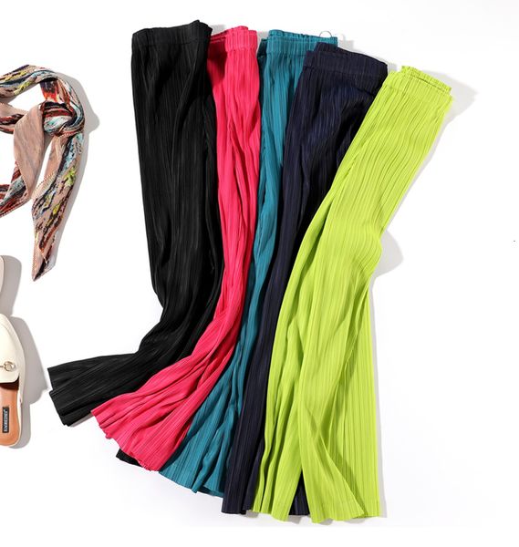 

miyake fashion fold pants into stock, Black